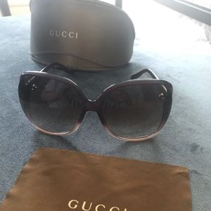Gucci sunglasses. Oversized w case and cloth